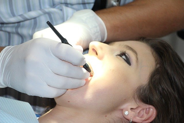 zobni implantati pregled